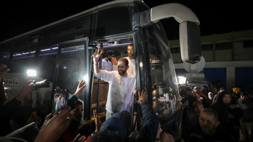 Israel releases Palestinian prisoners, sends negotiators to Cairo